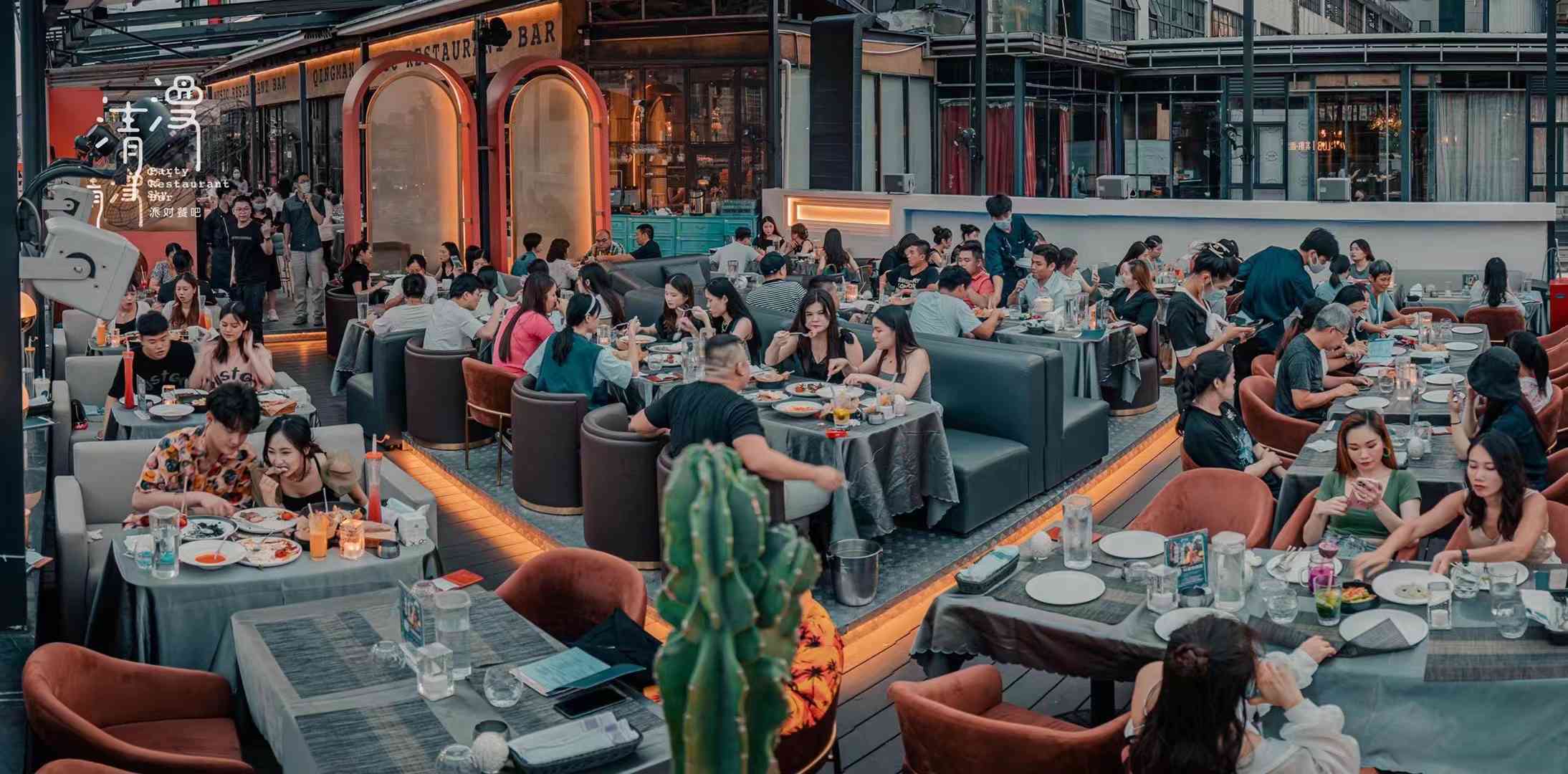 從化1200㎡美式簡(jiǎn)約風(fēng)格餐飲店鋪裝修，廣州壹零柒無需花費(fèi)供應(yīng)效果圖與討論方案
