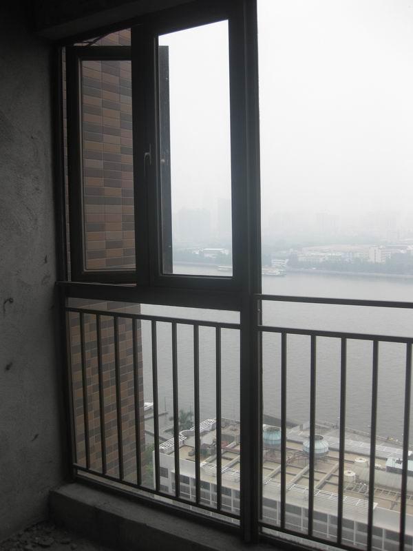 陽(yáng)臺(tái)窗怎么來保障安全呢 無框陽(yáng)臺(tái)窗真的會(huì)好嗎