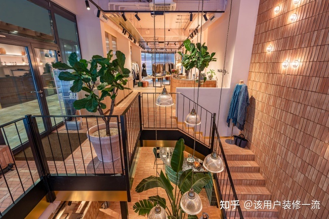 風水有關系店面那個月不適合裝修_杭州店面裝修_男裝店面灰白色調裝修效果圖